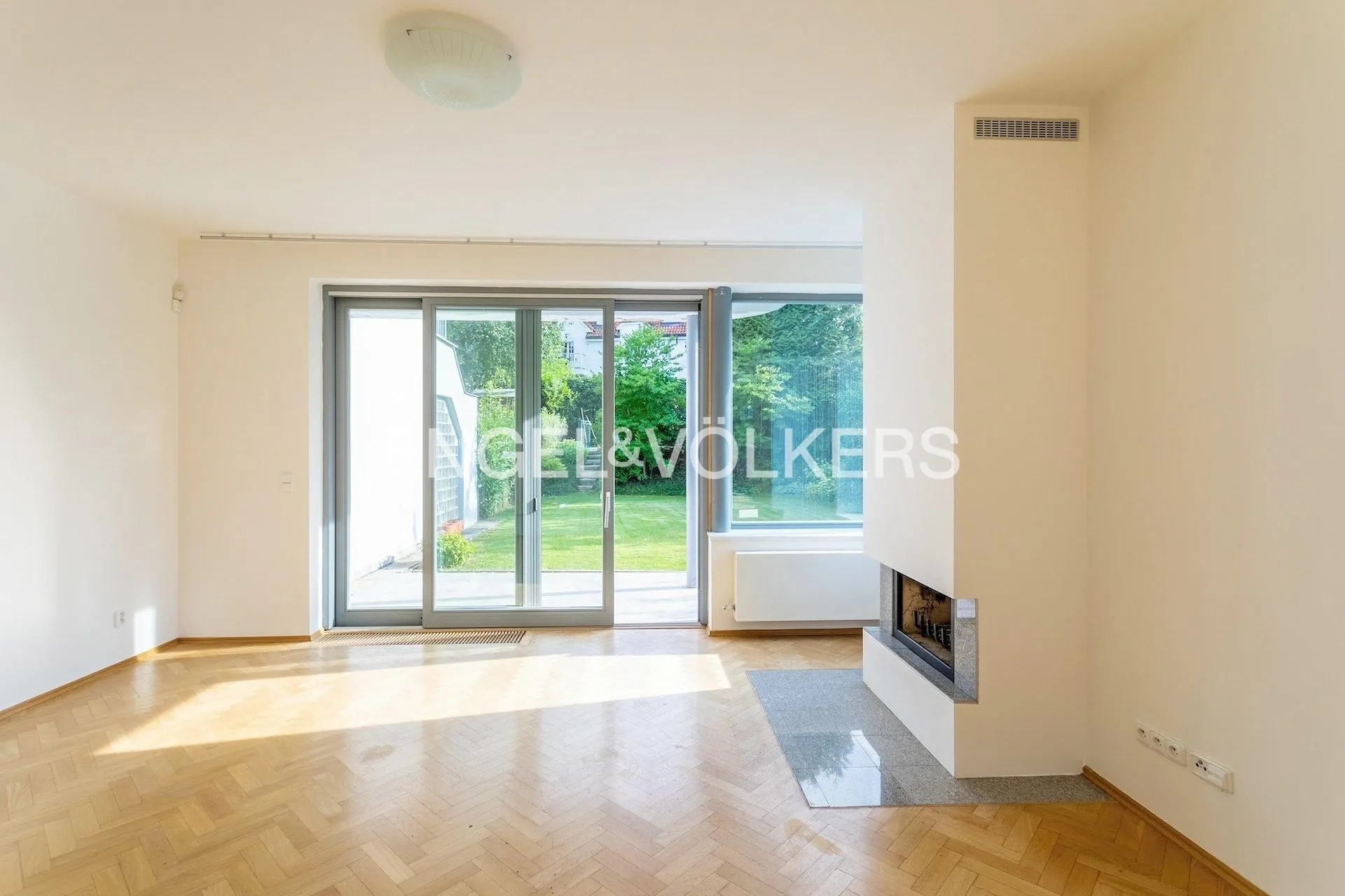 6 a více, K vinicím 698, Praha 6 - Nebušice