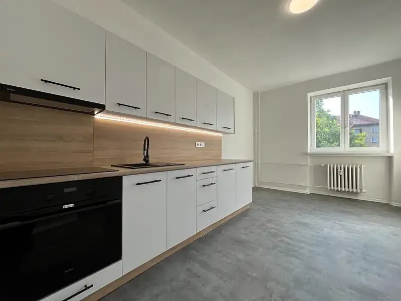 1+1, nám. T. G. Masaryka 388, Třinec, Frýdek-Místek, Moravskoslezský kraj