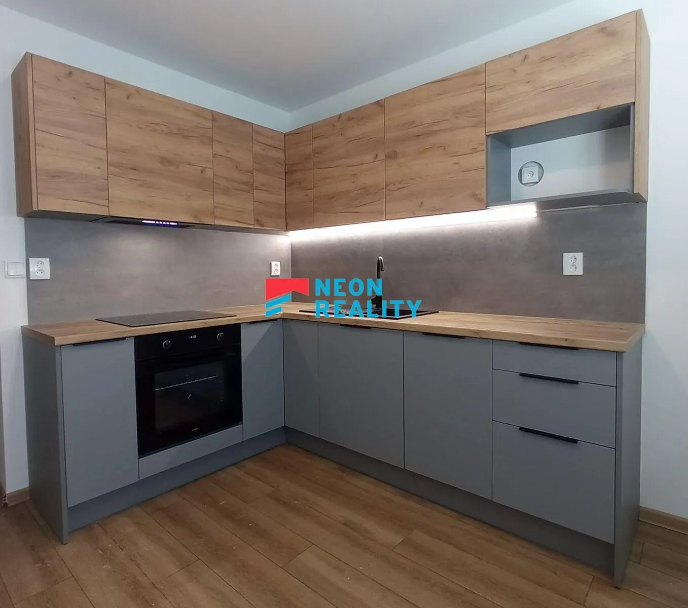 1+1, Masarykova třída 834, Orlová, Karviná, Moravskoslezský kraj