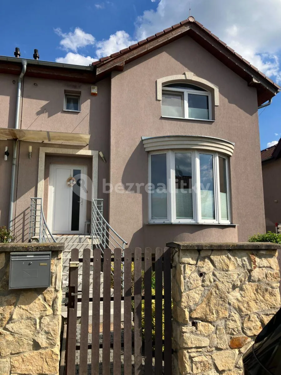 6 a více, Habrová 959, Horoměřice, Praha-západ, Středočeský kraj