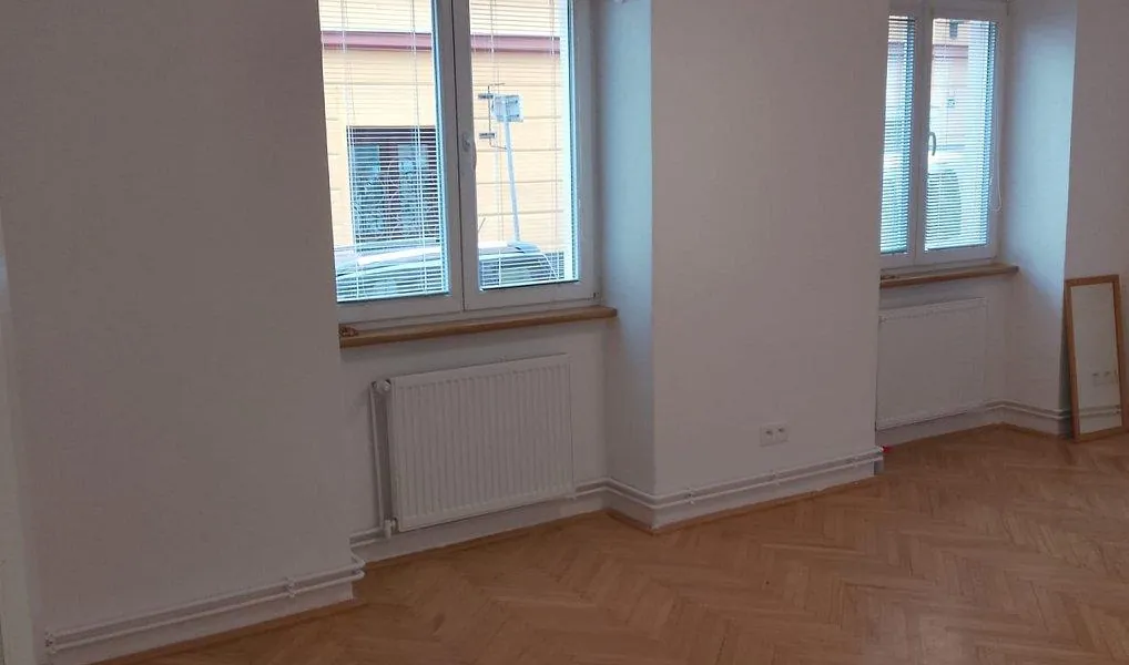 1+1, Dlouhá 28/28, Cheb, Karlovarský kraj