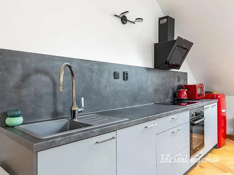 1+kk, Černomořská 384/9, Praha 10 - Vršovice