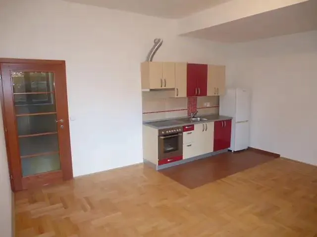 1+kk, V Horní Stromce 2403/14, Praha 3 - Vinohrady