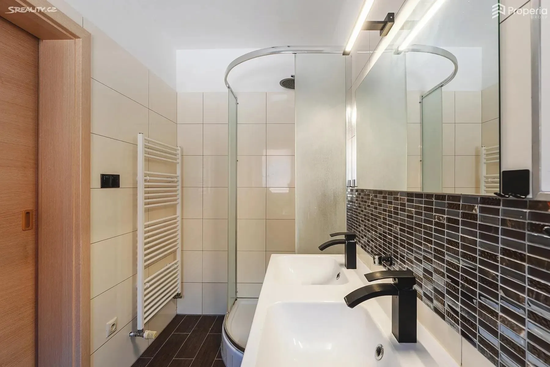 6 a více, 215, Mokrá-Horákov, Brno-venkov, Jihomoravský kraj