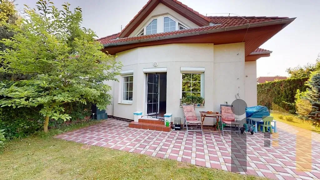 6 a více, Olivová 1859, Hostivice, Praha-západ, Středočeský kraj