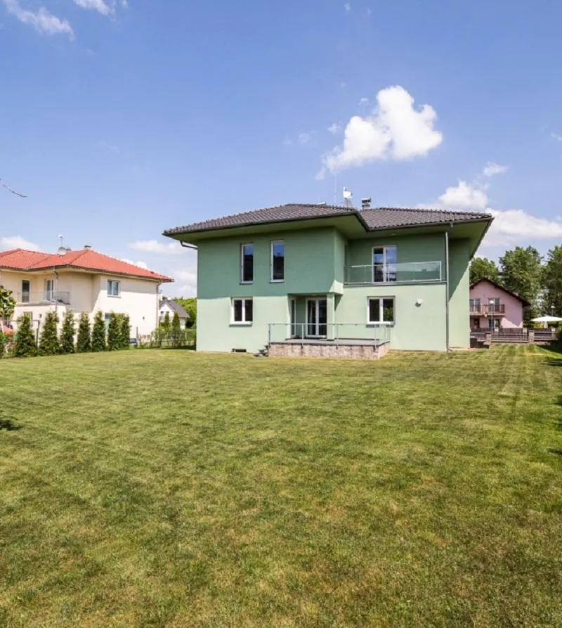 6 a více, Pod Valem II. 954, Průhonice, Praha-západ, Středočeský kraj