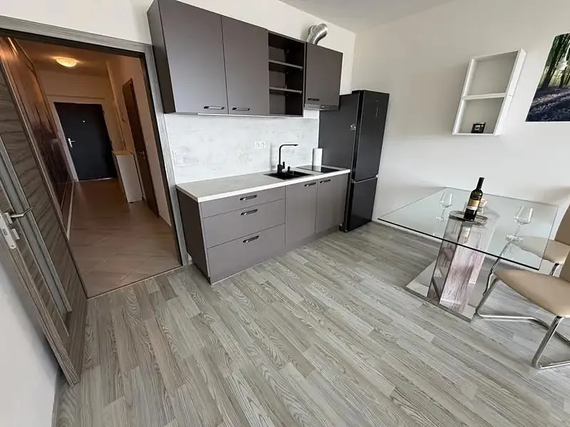 1+kk, Hornoměcholupská 746/137, Praha 10 - Hostivař