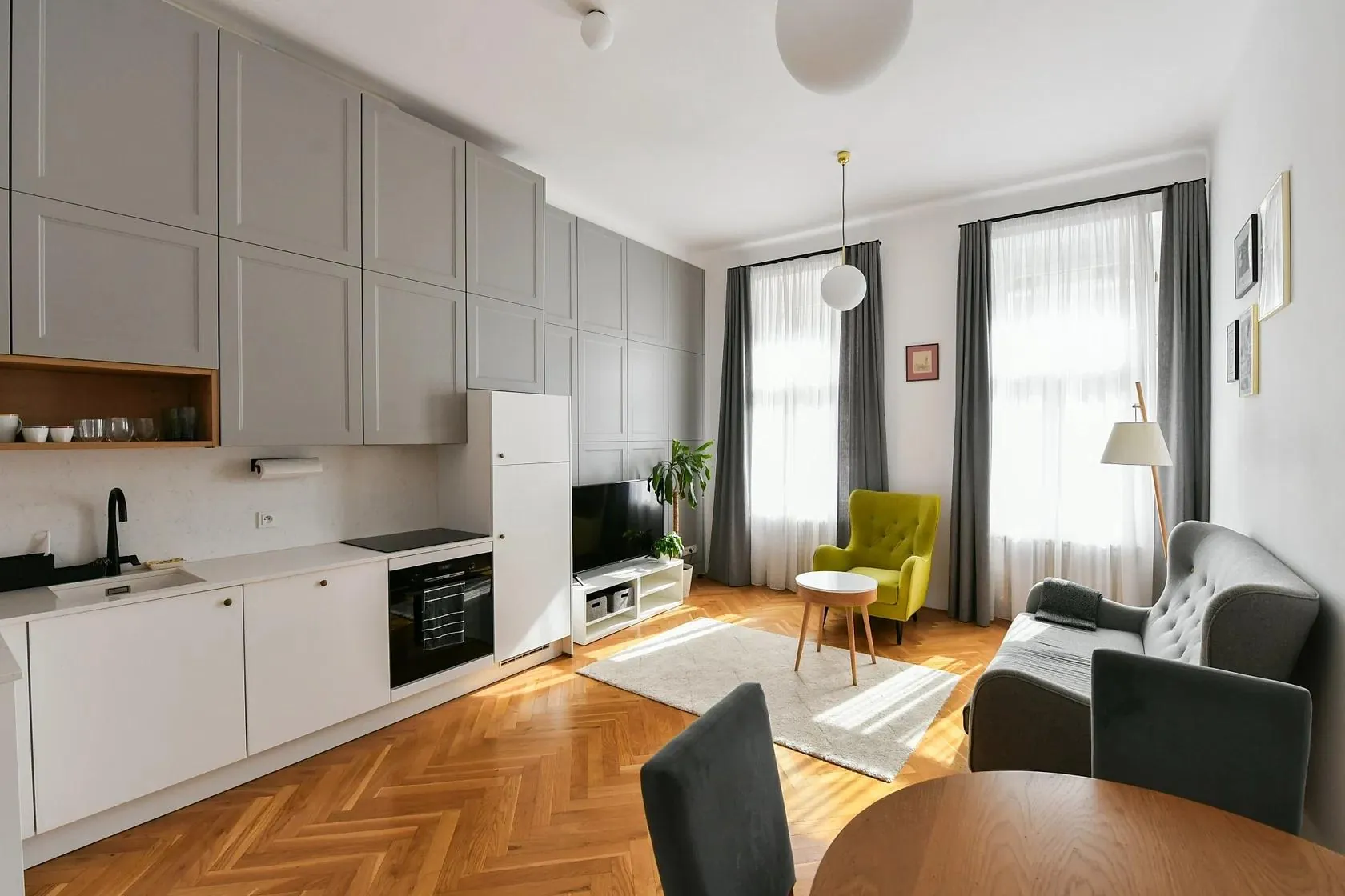 2+kk, Varšavská 1214/3, Praha 2 - Vinohrady