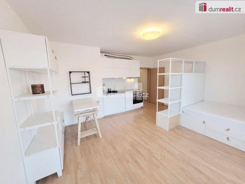 1+kk, Ječná, Hostivice, Praha-západ, Středočeský kraj