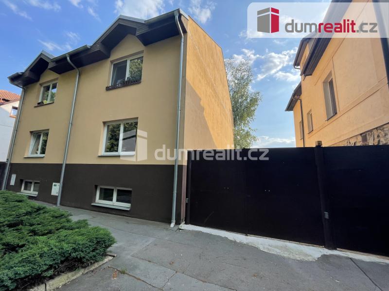 4+kk, Husovo náměstí, Praha 10 - Uhříněves