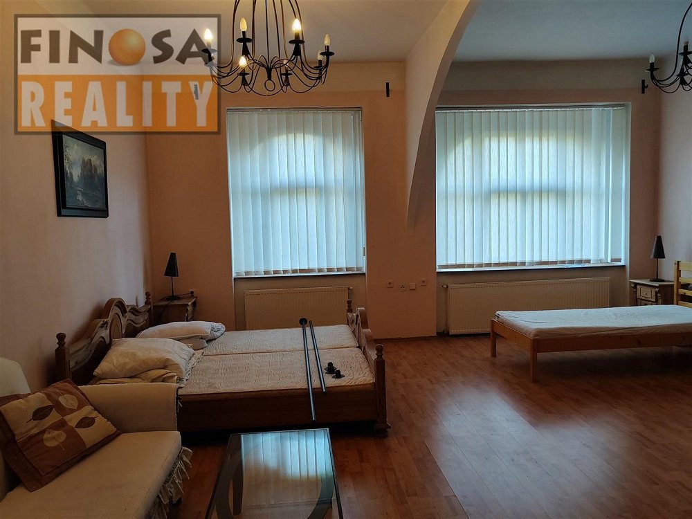 1+1, V Alejích, Chomutov, Ústecký kraj