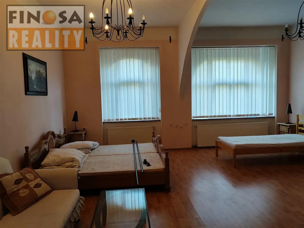 1+1, V Alejích, Chomutov, Ústecký kraj