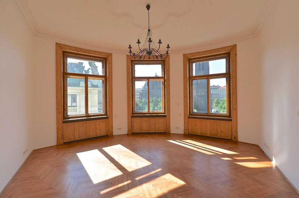 6 a více, Římská, Praha 2 - Vinohrady