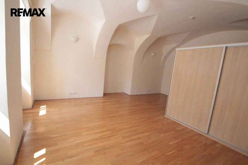 1+1, Karlovo náměstí, Kolín, Středočeský kraj