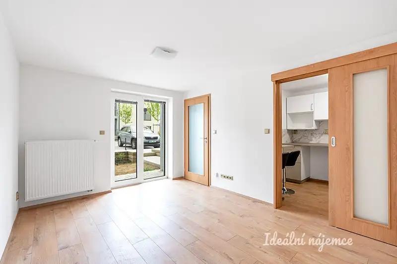1+1, Zahradní, Přezletice, Praha-východ, Středočeský kraj