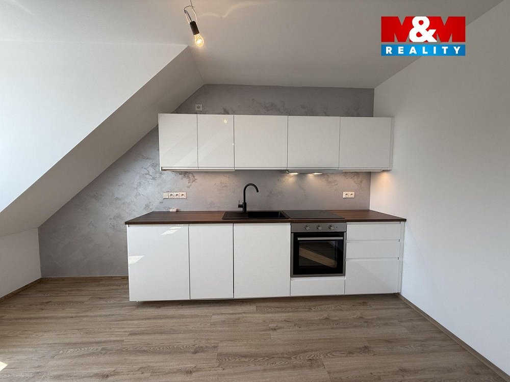 1+kk, Masarykovo náměstí, Třebechovice pod Orebem, Hradec Králové, Královéhradecký kraj