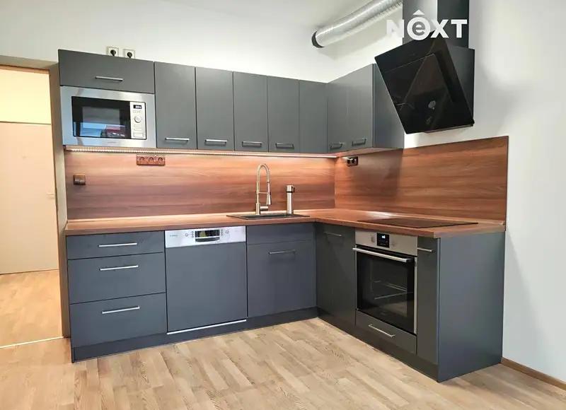 2+kk, Horolezecká, Praha 10 - Hostivař