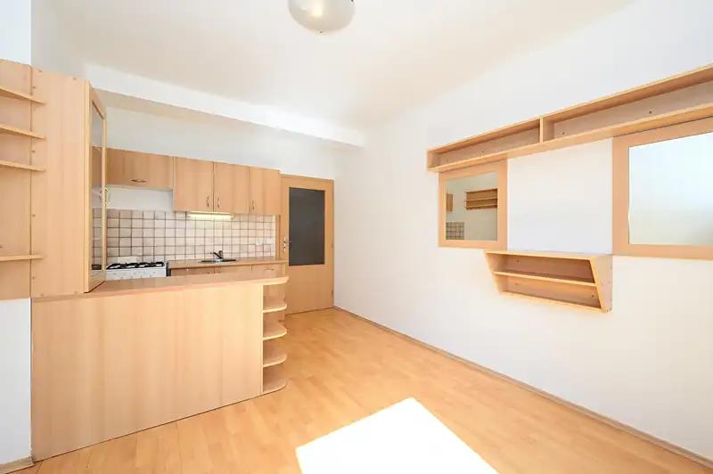 2+kk, Spojovací, Praha 3 - Žižkov