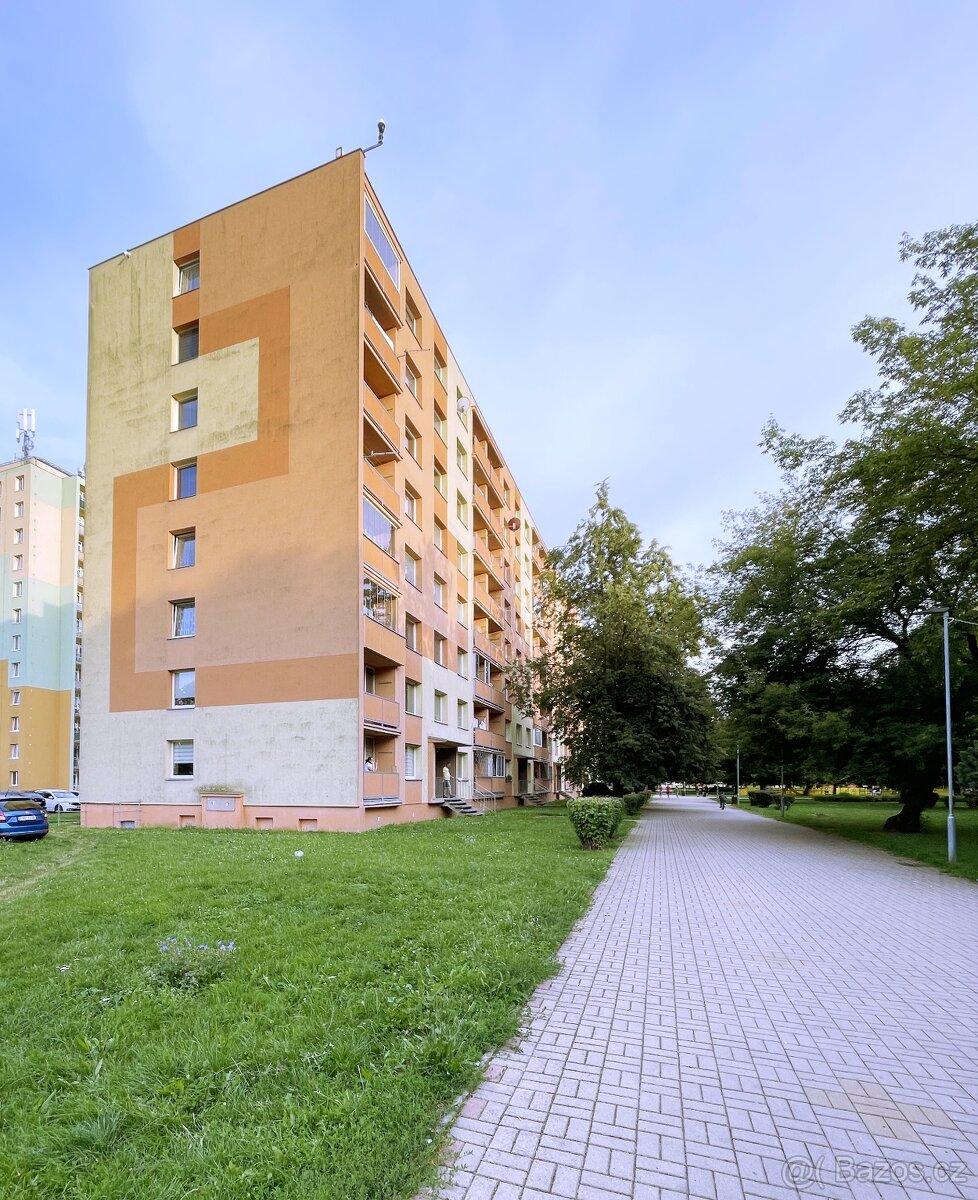 1+1, Sídliště Za Chlumem, Bílina, Teplice, Ústecký kraj