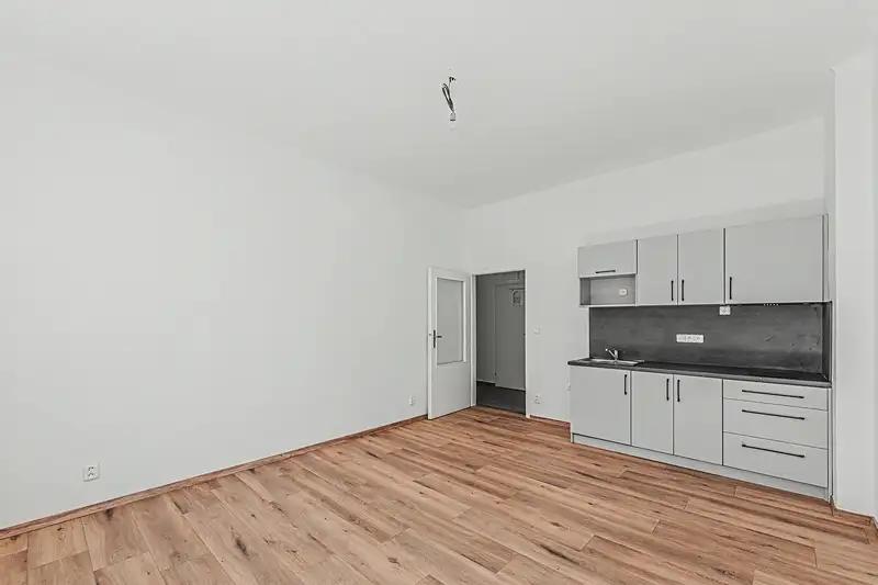 1+kk, Sladkovského, Pardubice, Pardubický kraj