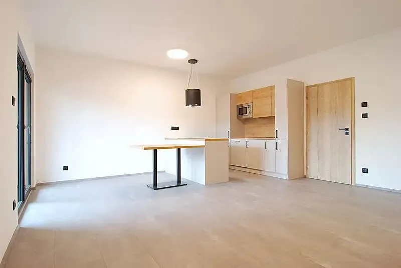 2+kk, Komenského nám., Votice, Benešov, Středočeský kraj