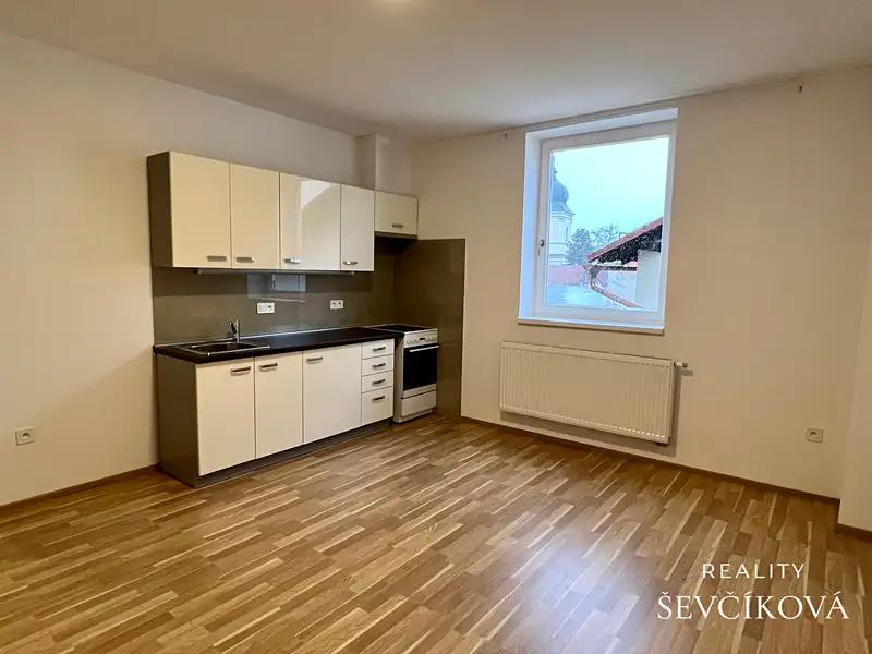 1+kk, náměstí T. G. Masaryka, Holice, Pardubice, Pardubický kraj
