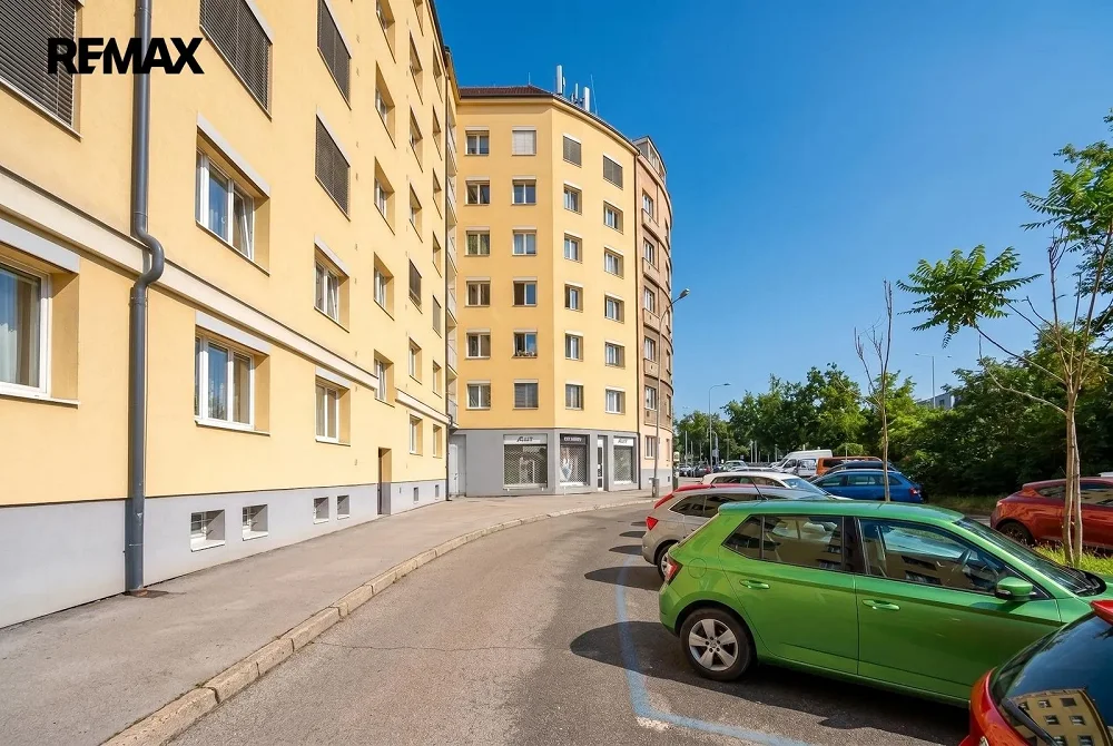 1+kk, náměstí Na Balabence, Praha 9 - Libeň
