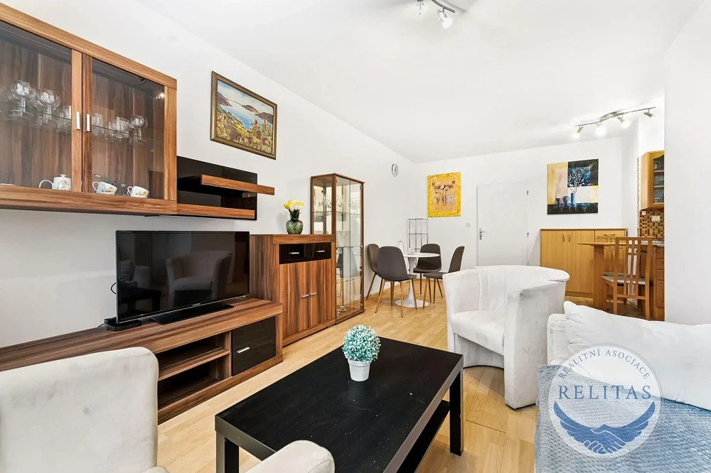2+kk, Hnězdenská, Praha 8 - Troja