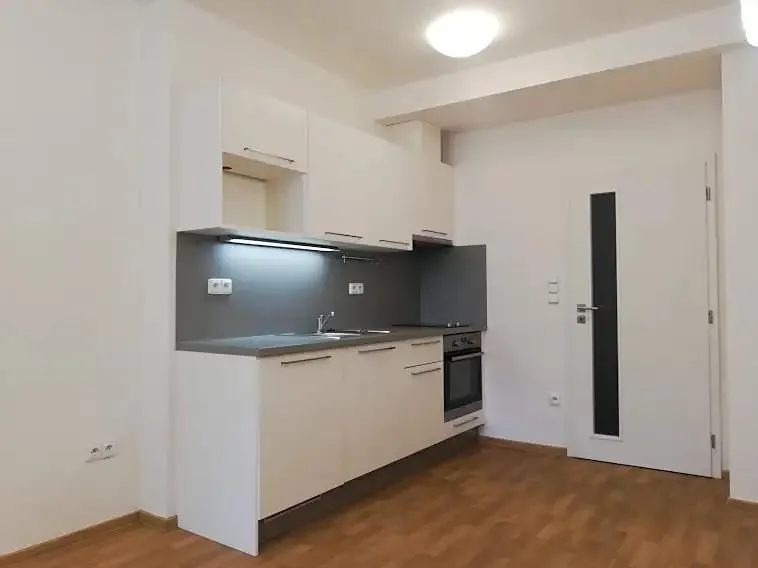 1+kk, Půdní byty Karpatská (Praha 10 - Vršovice)