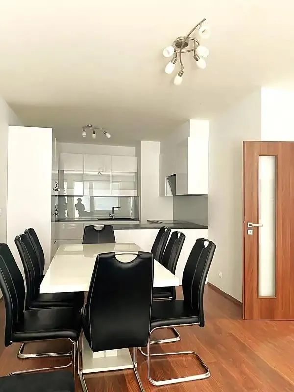 2+kk, Modenská, Praha 10 - Horní Měcholupy