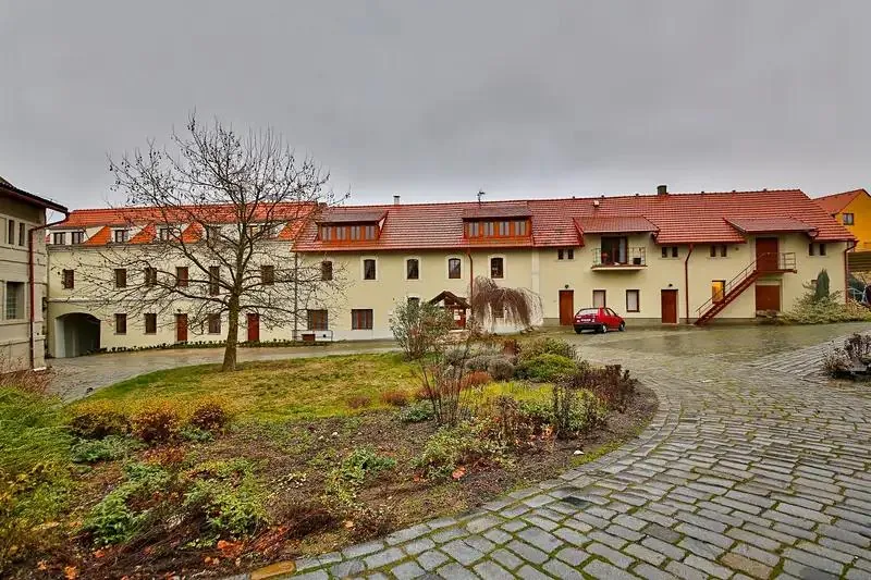 2+kk, Velvarská, Horoměřice, Praha-západ, Středočeský kraj