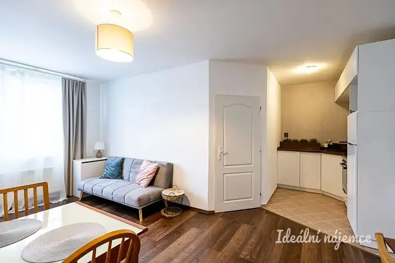 2+kk, Hnězdenská, Praha 8 - Troja