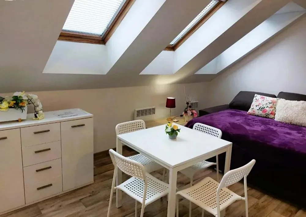 2+kk, Komenského, Hradec Králové, Královéhradecký kraj