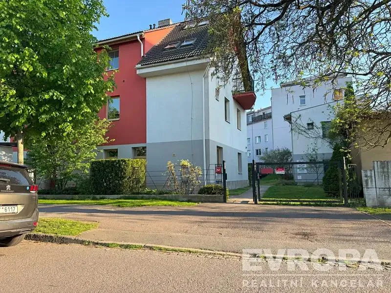 2+kk, Na Hrázce, Hradec Králové, Královéhradecký kraj
