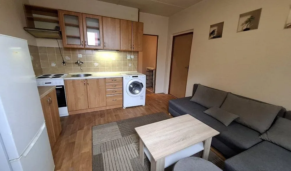 1+1, Školní pěšina, Chomutov, Ústecký kraj