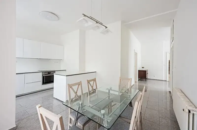 4+1, Villa Doria (Praha 8 - Libeň)