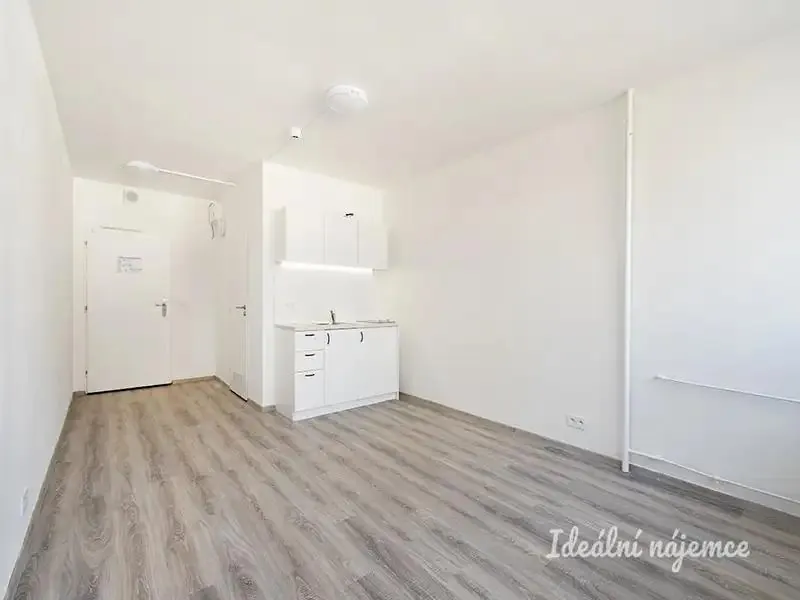 1+kk, Děčínská, Praha 8 - Střížkov