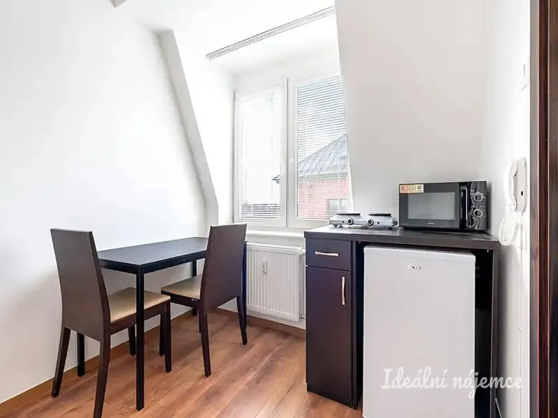 1+kk, Suchdolské náměstí (Praha 6 - Suchdol)