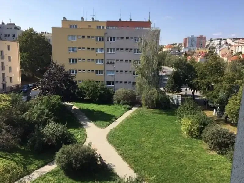 1+1, Nad Kajetánkou, Praha 6 - Břevnov