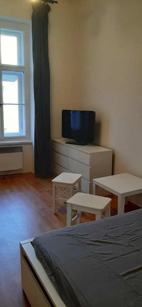 1+1, Arbesovo náměstí, Praha 5 - Smíchov