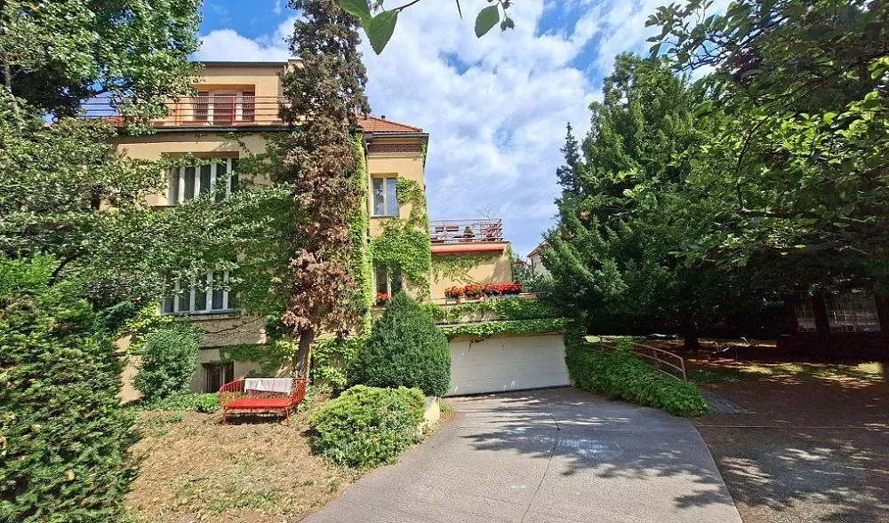 3+1, Na zástřelu, Praha 6 - Střešovice