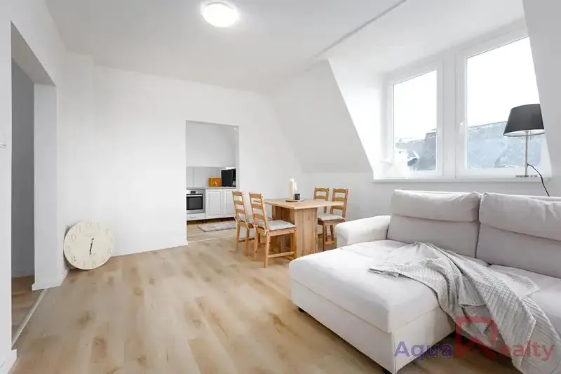2+1, Dr. Engla, Karlovy Vary, Karlovarský kraj