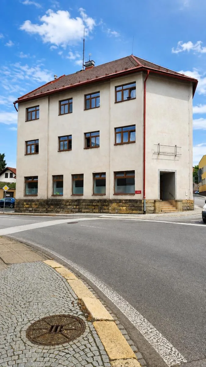 1+1, 5. května, Lomnice nad Popelkou, Semily, Liberecký kraj
