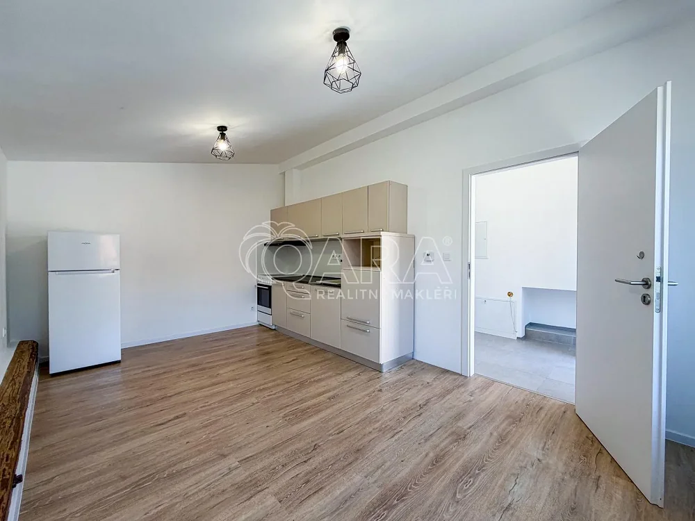 1+kk, Křížkový Újezdec, Praha-východ, Středočeský kraj