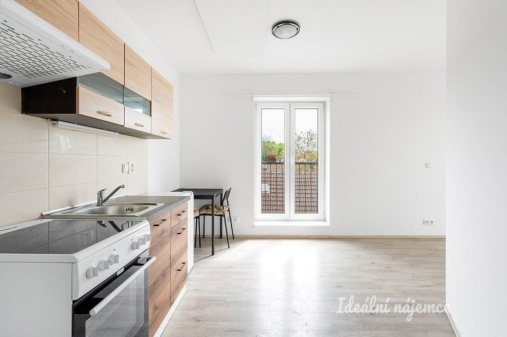 1+kk, Škvorec, Praha-východ, Středočeský kraj