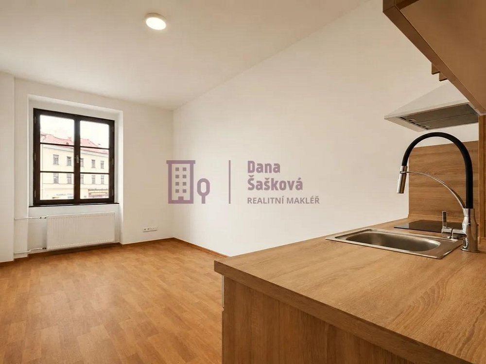 1+kk, nám. Míru, Jindřichův Hradec, Jihočeský kraj