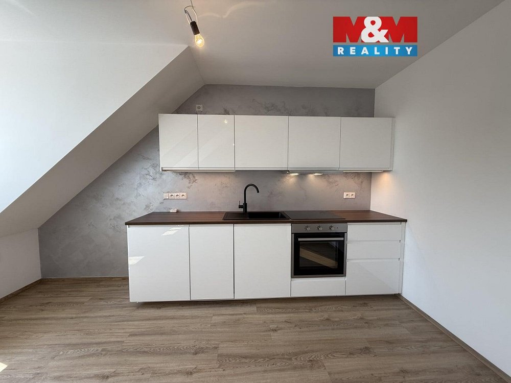 1+kk, Masarykovo náměstí, Třebechovice pod Orebem, Hradec Králové, Královéhradecký kraj