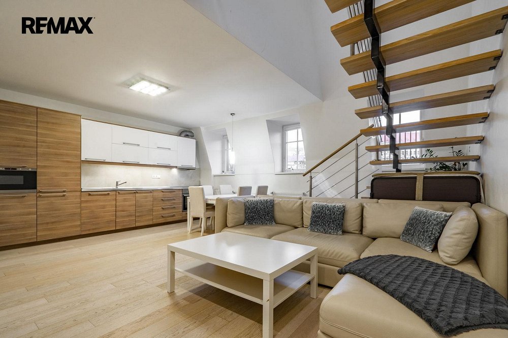 4+kk, Bulharská, Karlovy Vary, Karlovarský kraj