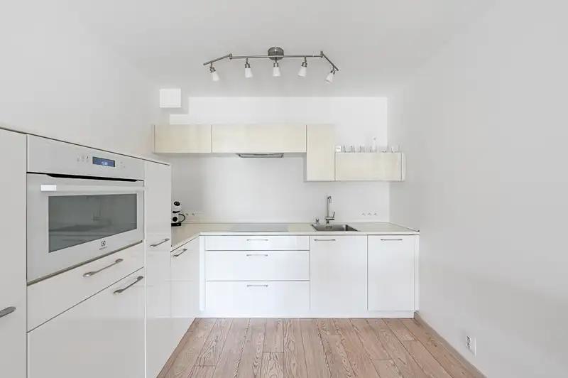 2+kk, U Mlýnského kanálu, Praha 8 - Karlín