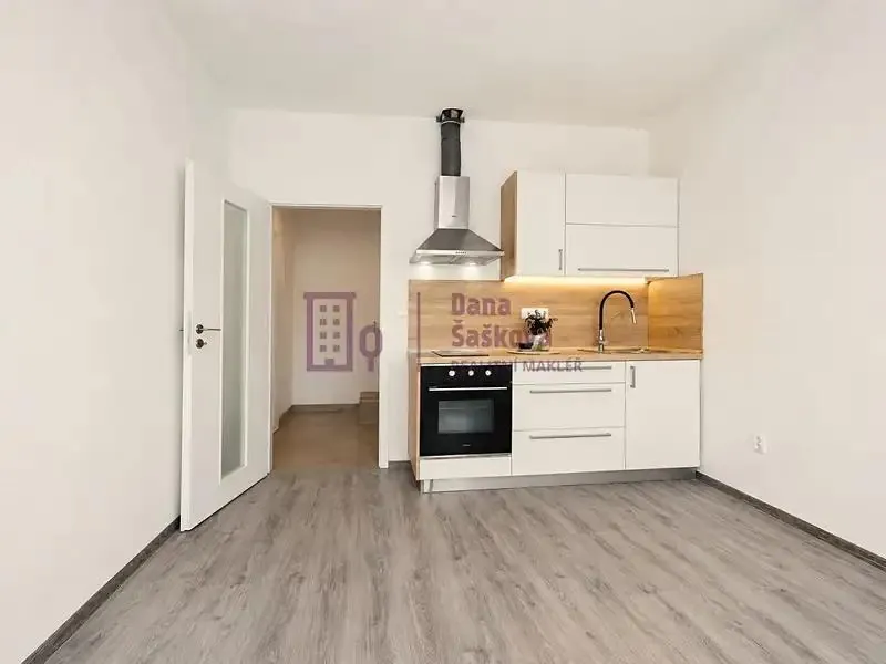 1+kk, Nádražní, Jindřichův Hradec, Jihočeský kraj